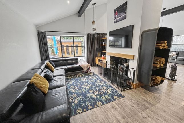 80 Pole Lane, Bury photo 4