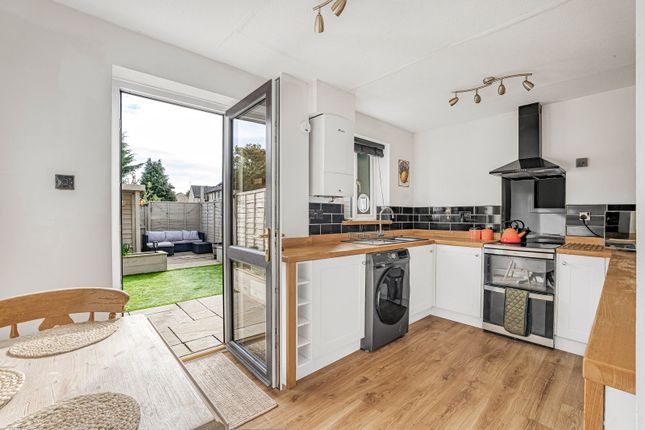 5, Field Close, Cirencester photo 3
