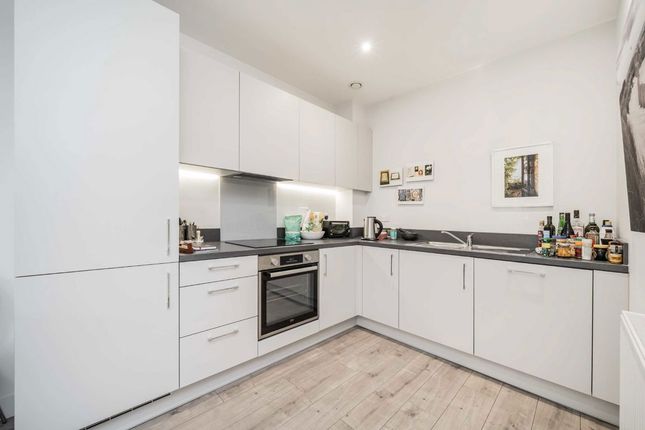 Flat 128, Willowbrook House, Coster Avenue, London photo 3