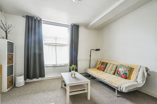 15a, High Street, Calne photo 2