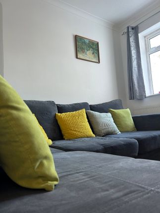 42, Woodford Road, Watford photo 4