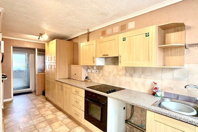 13, Churchill Close, Calne photo 2