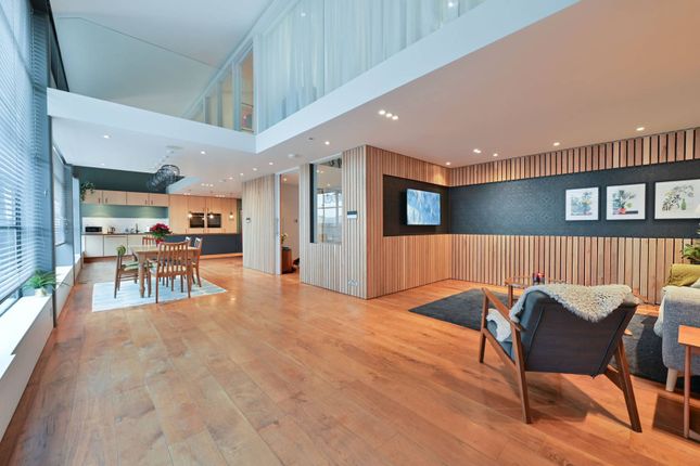 Thumbnail Flat for sale in Evershed Walk, Chiswick, London