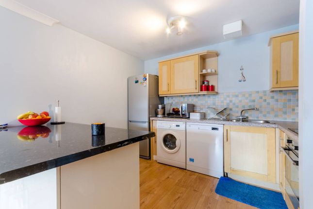 Thumbnail Flat to rent in Cleeve Way, Sutton