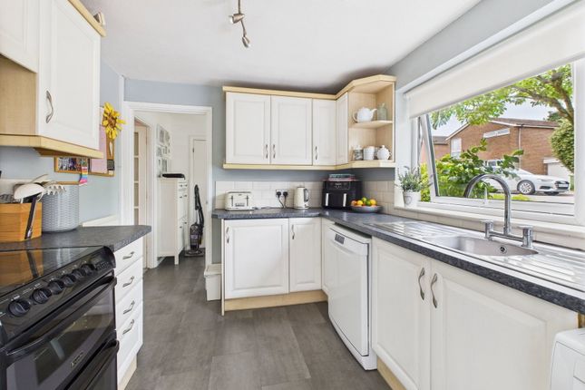 6, Waterfield Close, Horsham photo 4