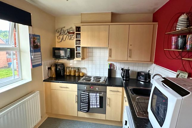 14, Violet Close, Cannock photo 3