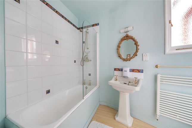 Flat for sale in Park Avenue South, Crouch End, London
