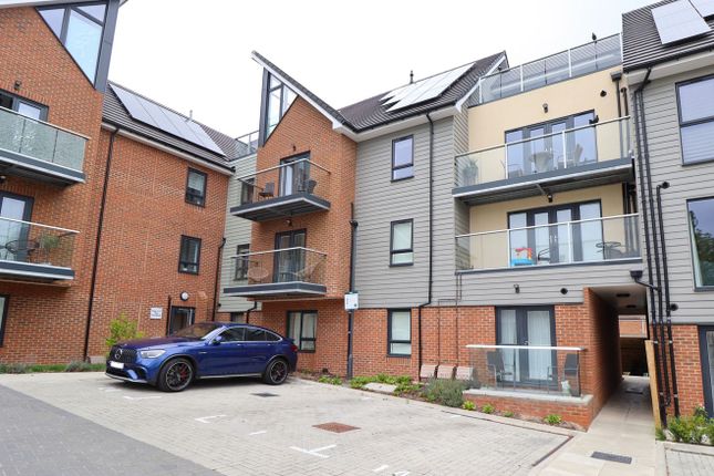 2-bed flat on Eastwood Road, Rayleigh, £1,550/mo
