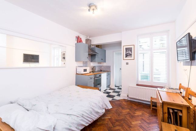 Flat for sale in Rutherford Street, Westminster, London