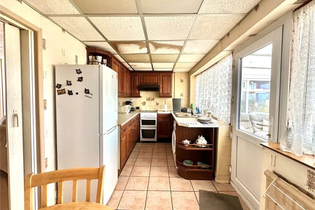 1, Henley Drive, Highworth photo 4