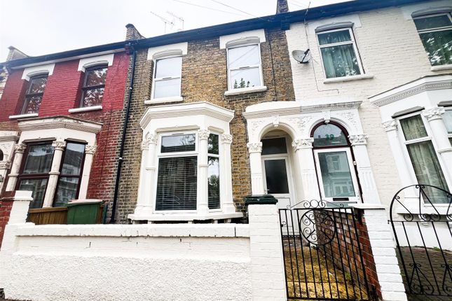 Terraced house to rent in Henderson Road, London