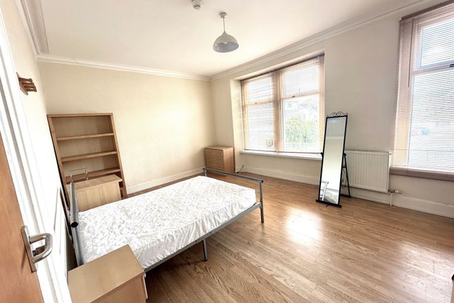 25 Phillips Parade, Swansea photo 3