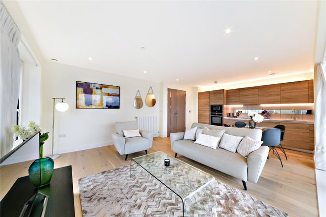 Thumbnail Flat to rent in Hampton Apartments, Duke Of Wellington Avenue, Woolwich, London