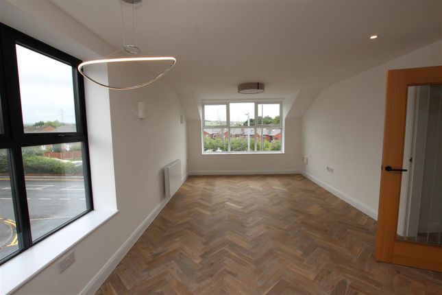 Flat for sale in Chapeltown Road, Bromley Cross, Bolton