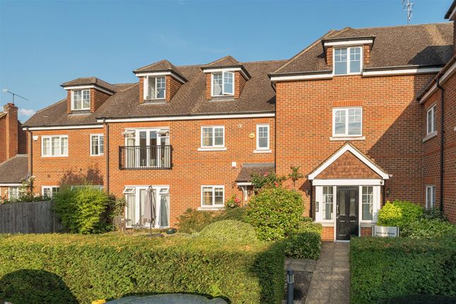 Flat for sale in Foxglove Drive, Holyport, Maidenhead