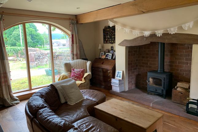 Piper Cottage - Living Room
