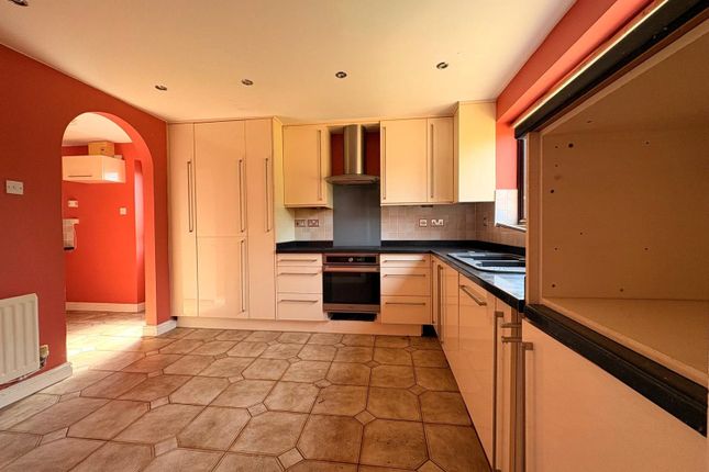 3, Stenhouse Close, LONG BUCKBY photo 4
