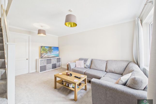 25, Redgrave Drive, Crawley photo 2