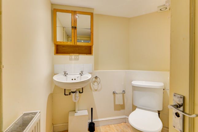 A Clean And Well-Maintained Bathroom With A Bathtu...