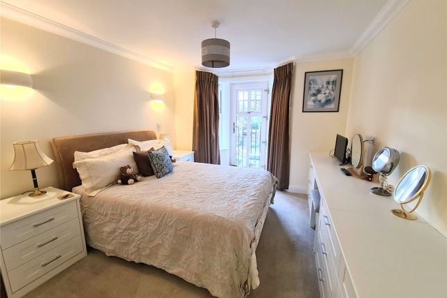 Flat for sale in Dukes Ride, Crowthorne, Berkshire