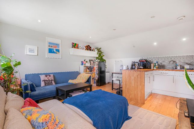 45B, Lockhurst Street, London photo 4