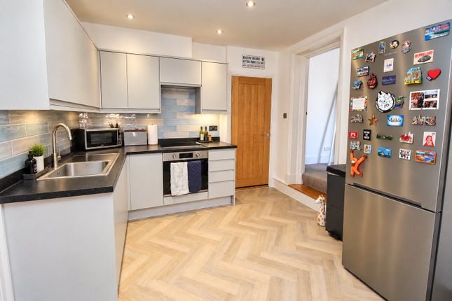 Flat 4 The Corner House,, Amery Street, Alton photo 4