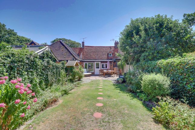 Burwood Cottage, Reading photo 3