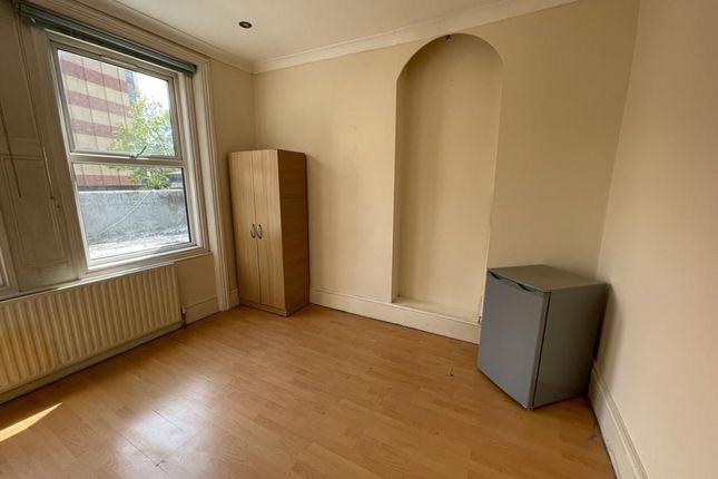 7b, Walm Lane, Willesden Green photo 2