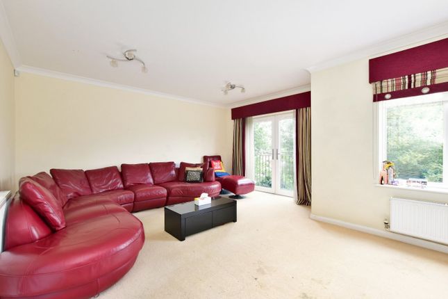 2, Hazelbank, Rickmansworth photo 3