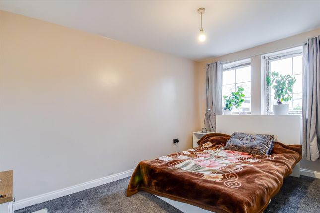 3 Yew Tree Mews photo 4