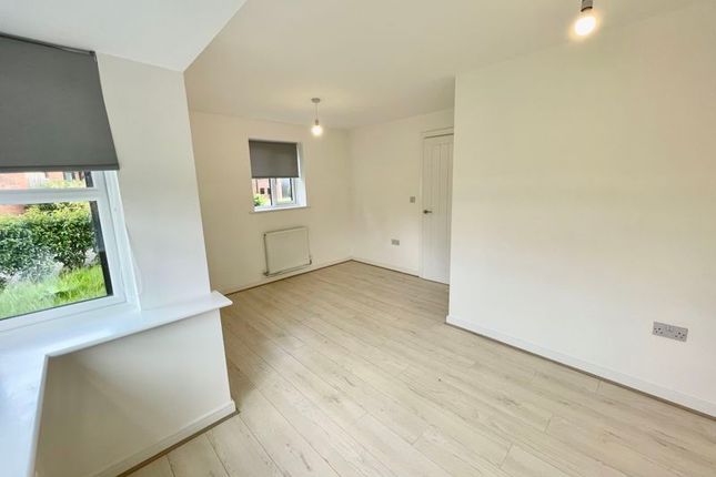 94, Bee Fold Lane, Manchester photo 3