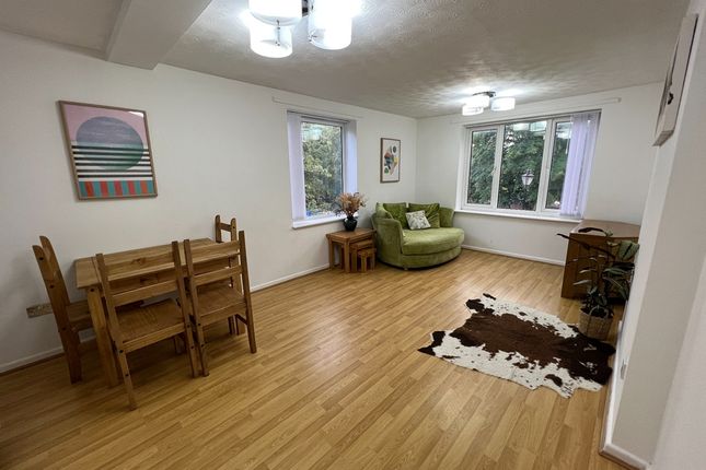21, Lockett Gardens, Salford photo 2