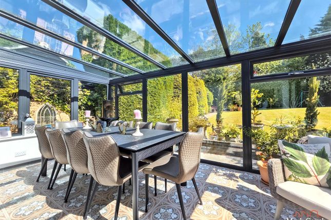 18, Heymede, Leatherhead photo 3