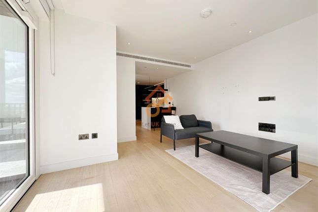 1-bed flat on 229 Belvedere Row Apartments, Fountain Park Way, London, £3,500/mo