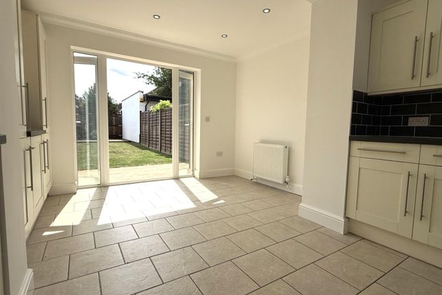 23a, Bramcote Avenue, Surrey photo 5