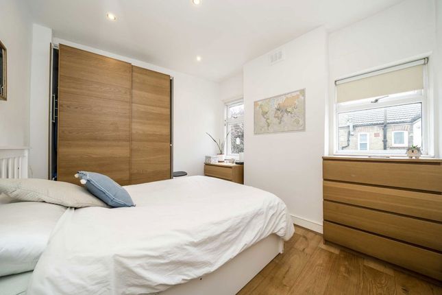 Flat 2, 5, Acacia Road, London photo 4