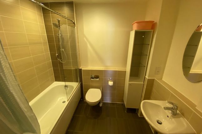 Flat for sale in Caspian Apartments, Limehouse, London