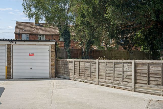 11, Holmsdale Close, IVER photo 3