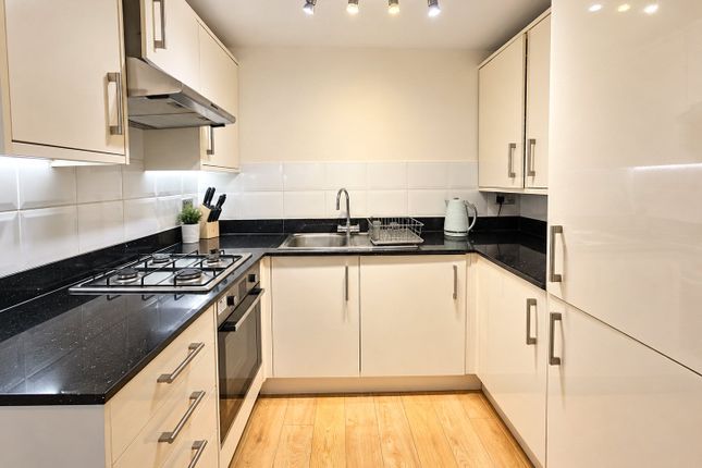 Flat 13, Beaufort Mews 1-3,, Kingsway, Woking photo 4