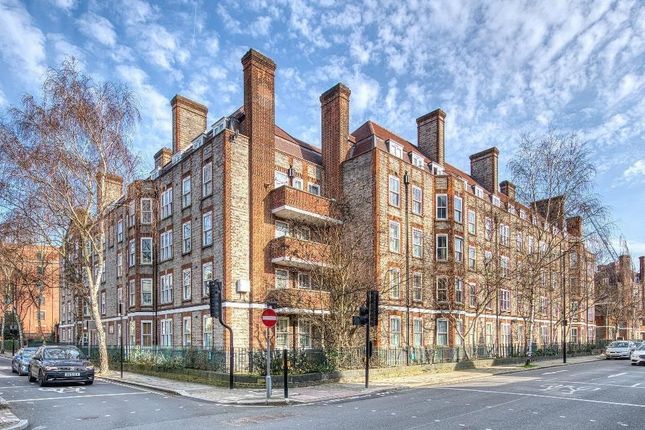 Large 3 Bedroom 2 Bathroom Flat