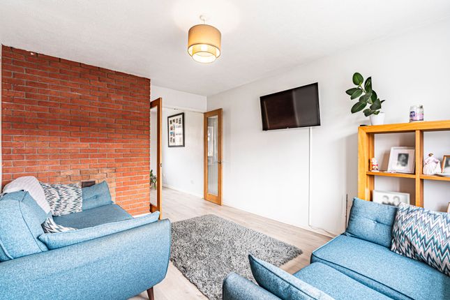 9 Clos Lancaster, Pontyclun photo 4
