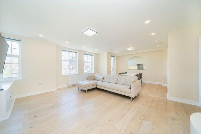 Flat 10, West Heath Court, North End Road, London photo 3