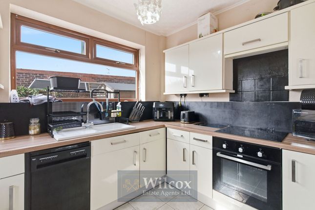 32 Nuttall Avenue, Bolton photo 3