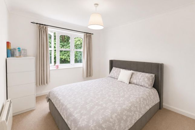 16, Foxlands Close, Watford photo 4