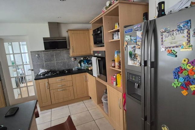 8, Wells Close, Bedford photo 2