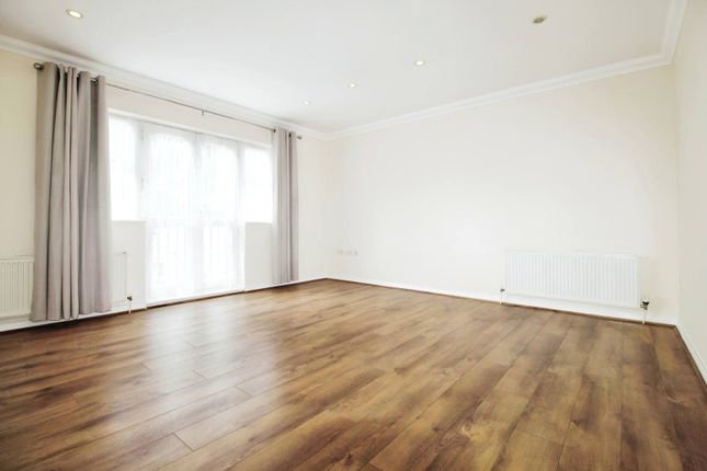 118, Honeypot Lane, Kingsbury photo 2