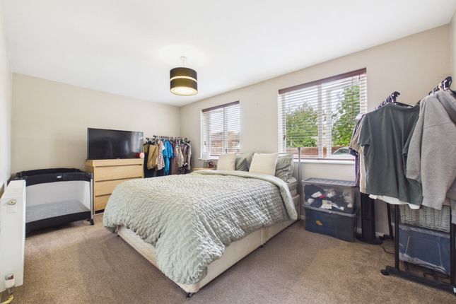 32, Rookery Crescent, Rochester photo 4