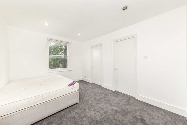 Flat to rent in Abbeville Road, London