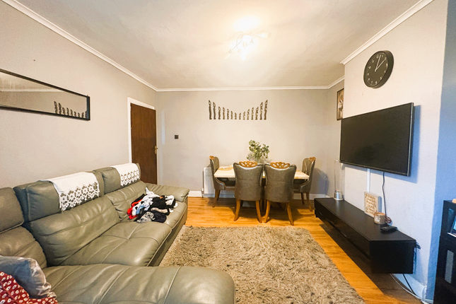 69 Hounslow Road, Feltham photo 4