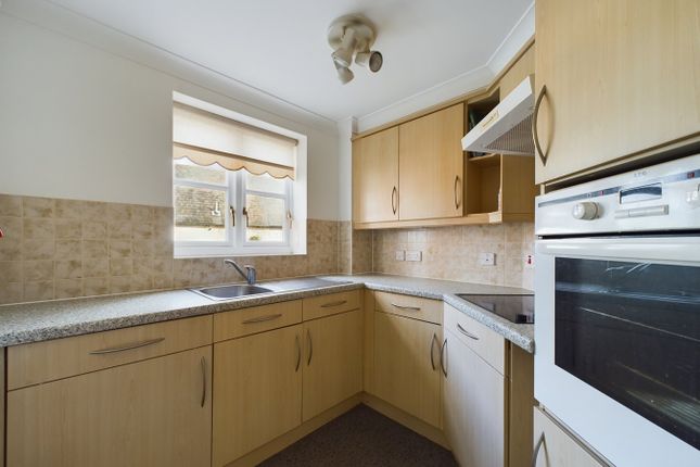 16 Whitings Court, Paynes Park, Hitchin photo 4